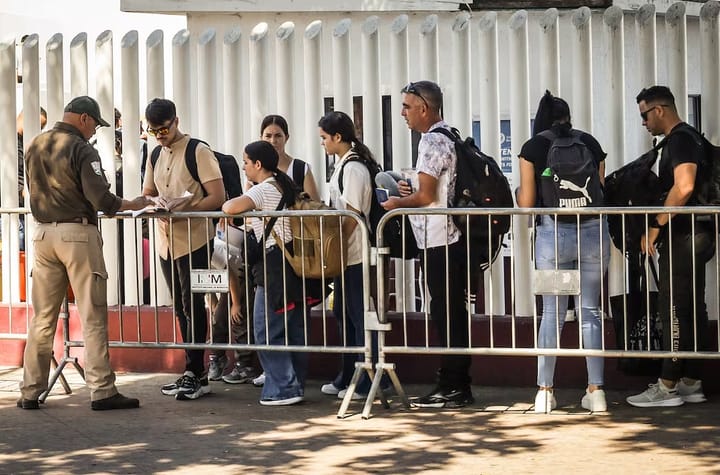 Gobierno de EE. UU. pone fin al parole humanitario para cubanos, venezolanos, haitianos y nicaragüenses