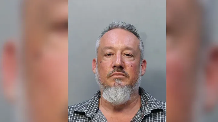 ARRESTAN A ASPIRANTE A ALCALDE DE MIAMI-DADE ACUSADO DE AGRESIÓN Y RESISTENCIA A LA AUTORIDAD